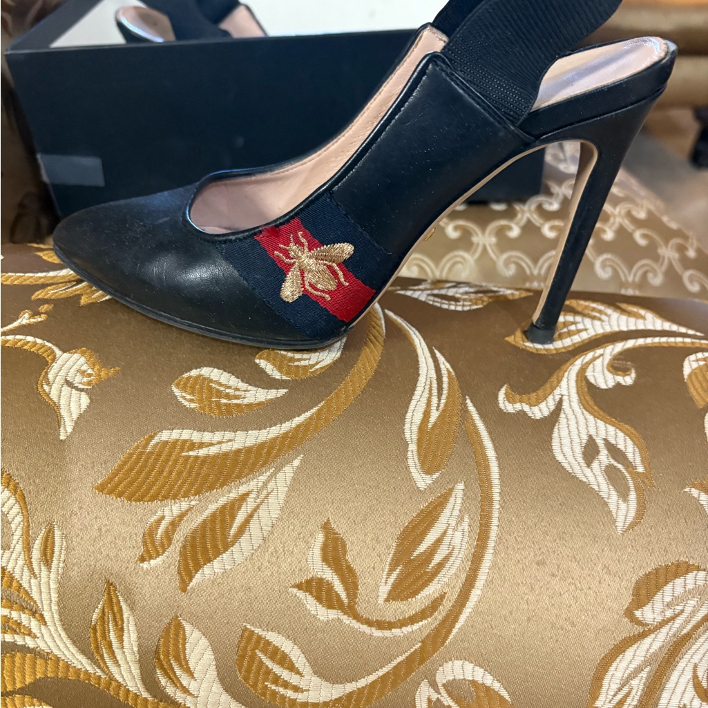 Gucci Black Heels With Red And Gold Detail